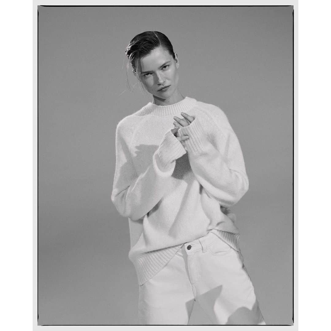 カシア・ストラスのインスタグラム：「Made in Poland 🌙 @lukaszjemiol by @marcinkempski & @agnieszkascibior」