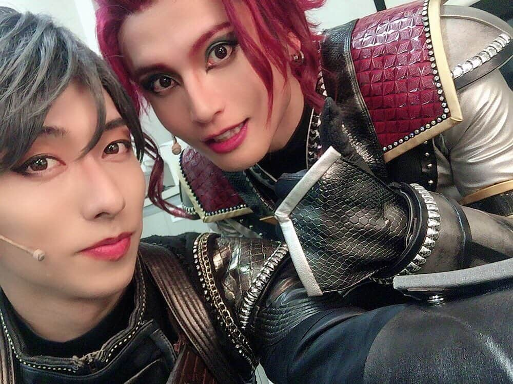 友常勇気さんのインスタグラム写真 - (友常勇気Instagram)「Finished programme on the second day!! Thank you for coming😆🎉 I'll do my best tomorrow٩(๑•̀ω•́๑)۶ #2日目 #無事に終了 #ご来場誠に #ありがとう御座いました #明日も #心よりお待ちしております #ウルトラマン  #ダークネスヒールズ  #舞台DHL #友常勇気  #谷佳樹  #ジャグラスジャグラー  #イーヴィルティガ」9月19日 23時13分 - yuki_tomotsune