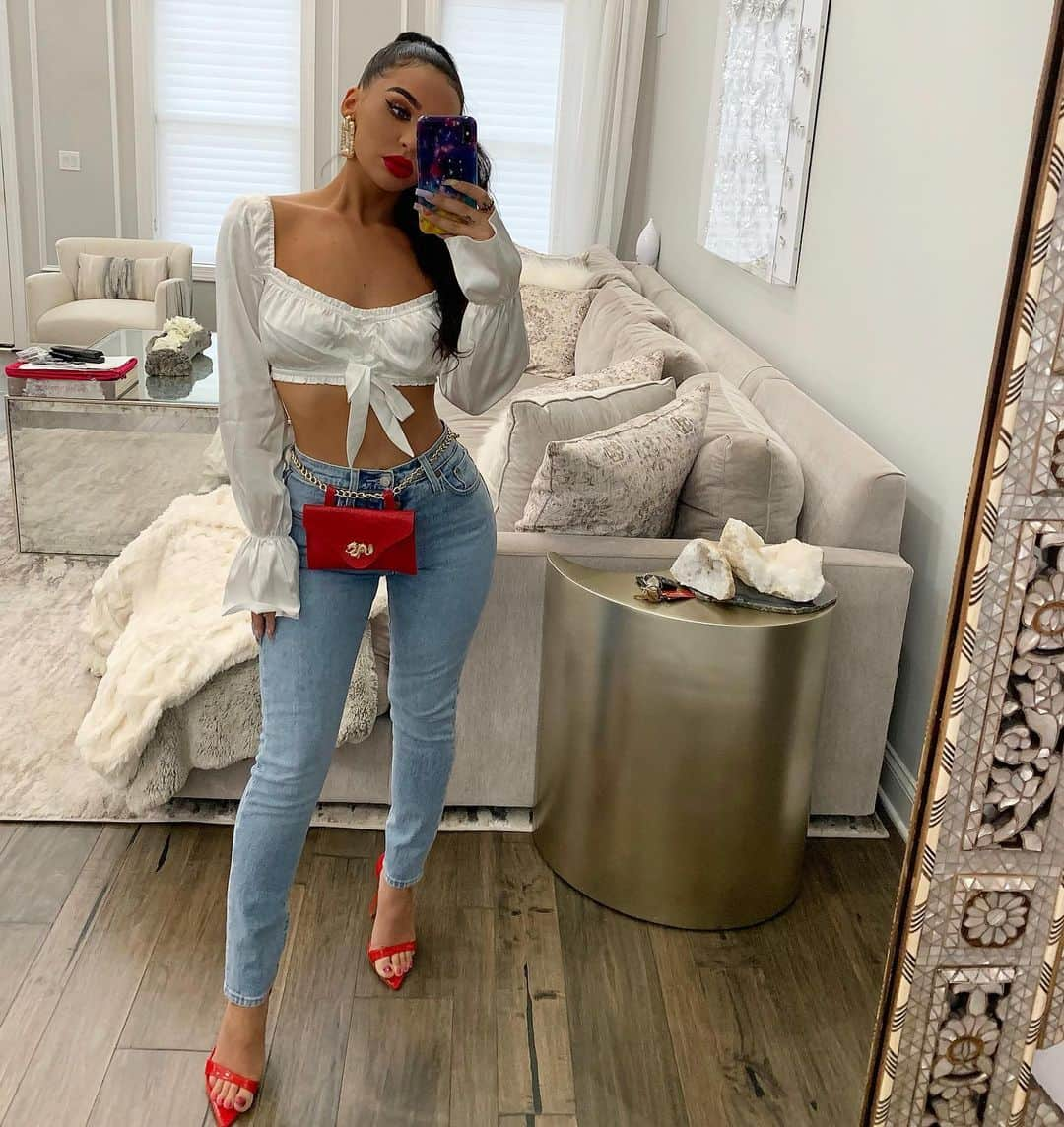 Carli Bybelさんのインスタグラム写真 - (Carli BybelInstagram)「💋💋💋💋💋 full outfit details on @thefashionbybel story 💄 #carlibybelxilmakiage redshift lip kit」9月19日 23時17分 - carlibel