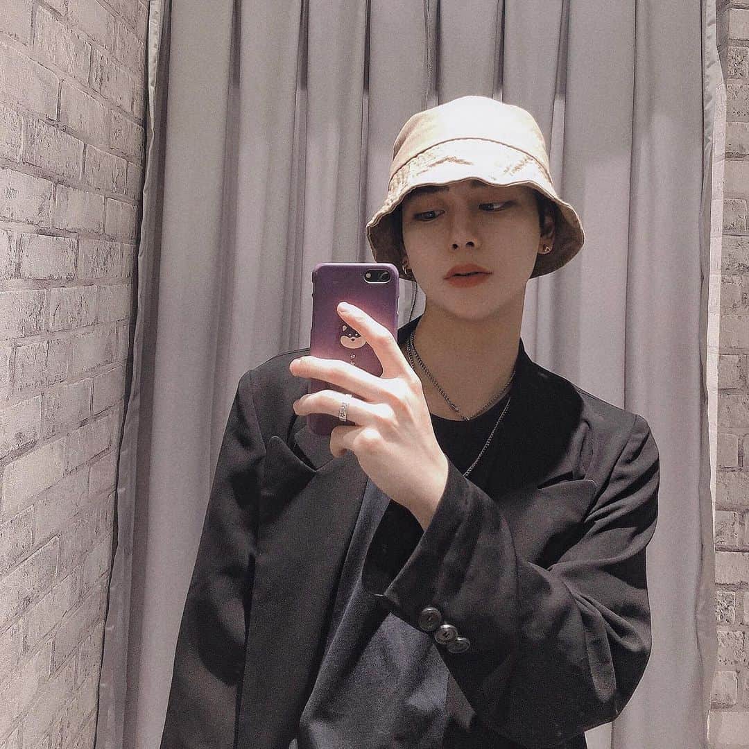 Yuitoのインスタグラム：「XU LAFORET店 (@xu_laforet ) 立てるのも残り僅か。 ラフォーレきてね🙏 新作たくさん揃えてます！」