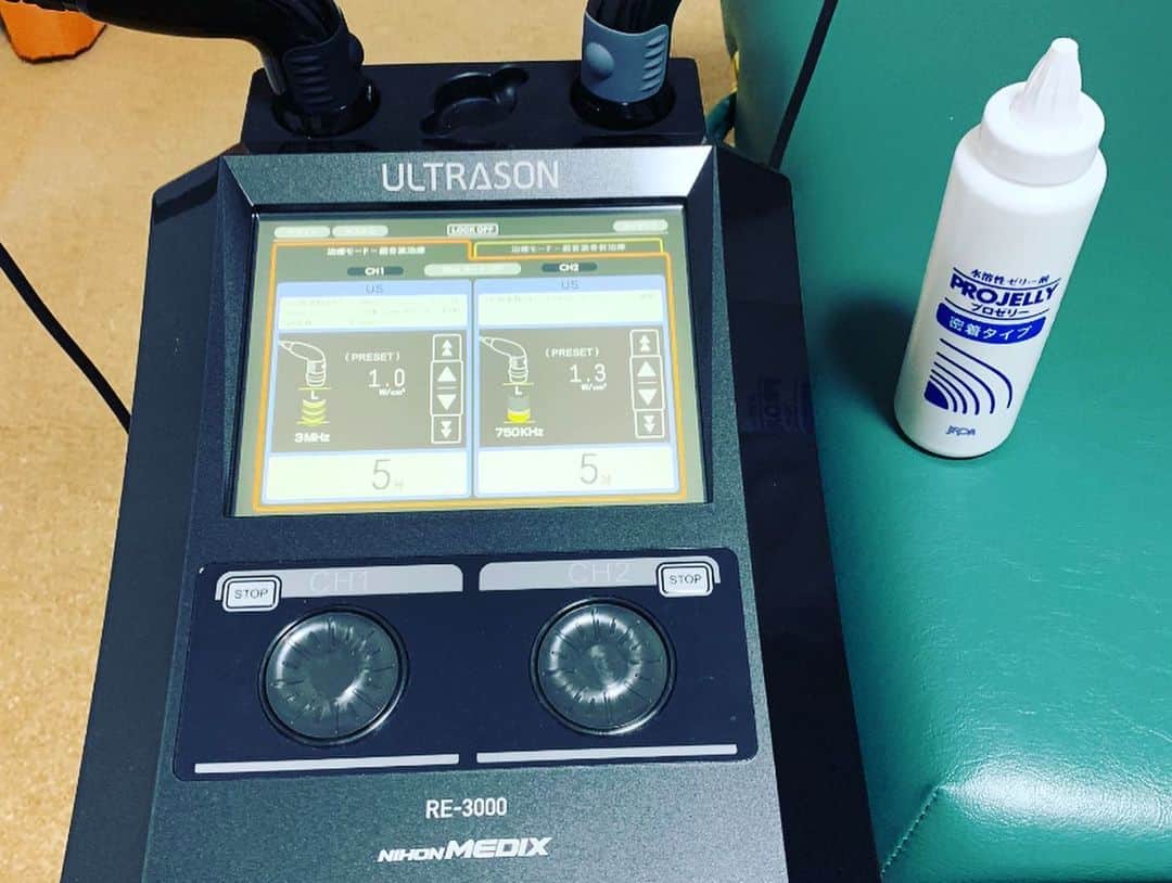 太田修介さんのインスタグラム写真 - (太田修介Instagram)「. . . 自宅でのケア、治療で日本メディックス様のULTRASONという超音波治療器を使わさせていただいています！  炎症や痛みを抑えてくれたり、筋肉の緊張を和らげてくれる効果などがあります😄  コンディションを整える上で非常にありがたい治療器です👍  #日本メディックス #ULTRASON #ウルトラソン #超音波治療器」9月19日 23時25分 - shuuuu.18