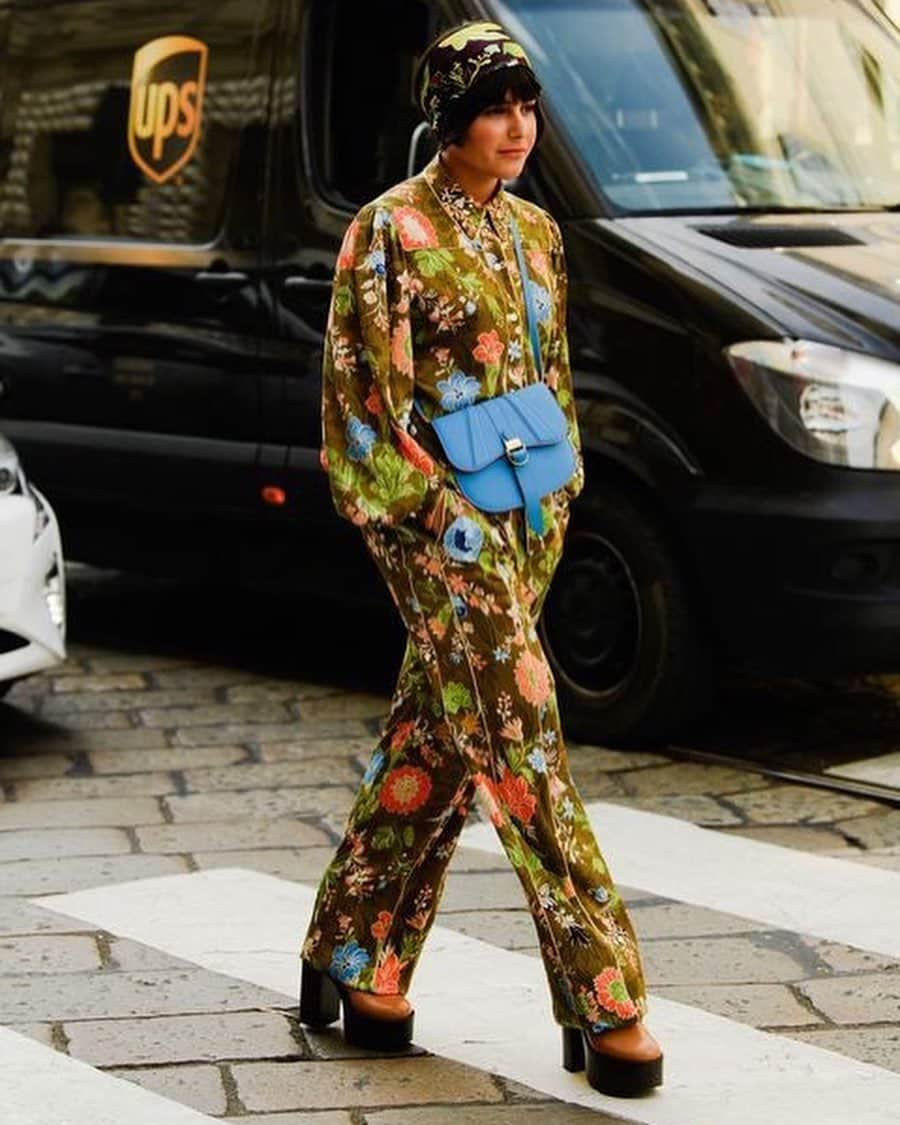 マリクレールさんのインスタグラム写真 - (マリクレールInstagram)「The street style in Milan is 🔥🔥🔥. Tap the link for all the inspo you need going into a new season. 📸: @tylerjoe #MFW」9月19日 23時32分 - marieclairemag