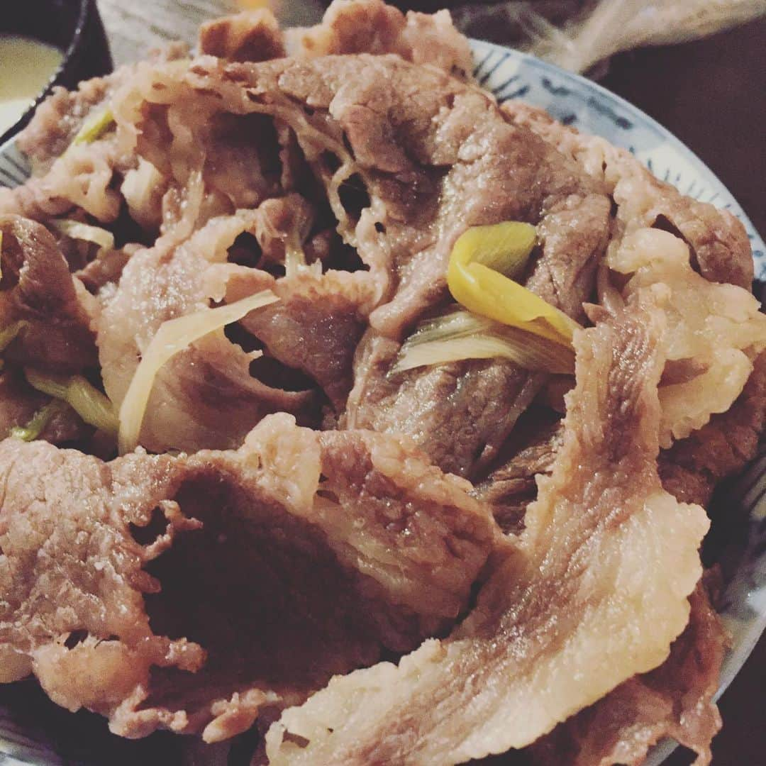 hanatsubaki029さんのインスタグラム写真 - (hanatsubaki029Instagram)「今日の賄いはボリューム満点ステーキ丼 バリエーション豊かな賄いはスタッフに大人気です！！ #イーマ#花椿#個室#梅田#和食#美味しいまかないがあるお店 #instagood #instafood #photooftheday #いいね#女子会#日本酒#osaka#umeda# 大阪駅#阪神百貨店」9月19日 23時33分 - hana.tsubaki29