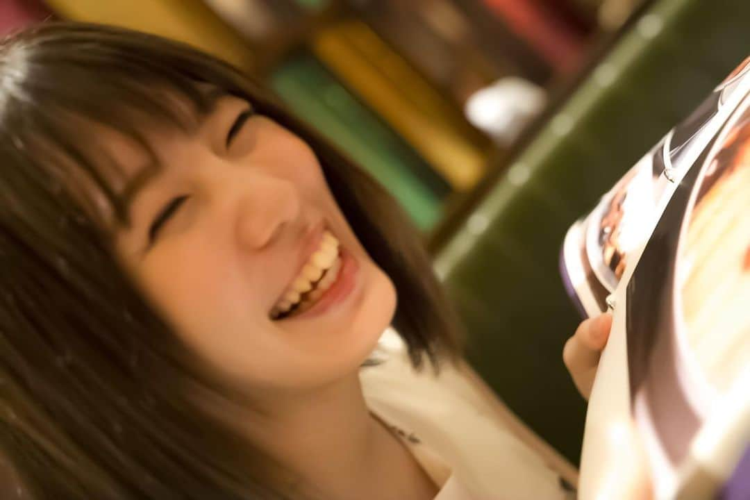 小池美波 1st写真集公式アカウントのインスタグラム：「何食べるか決めるのも、旅の醍醐味ですよね🥢 #みいちゃんと旅  #小池美波 #欅坂46 #みいちゃん #小池美波写真集 #みいちゃん写真集 #青春の瓶詰め」