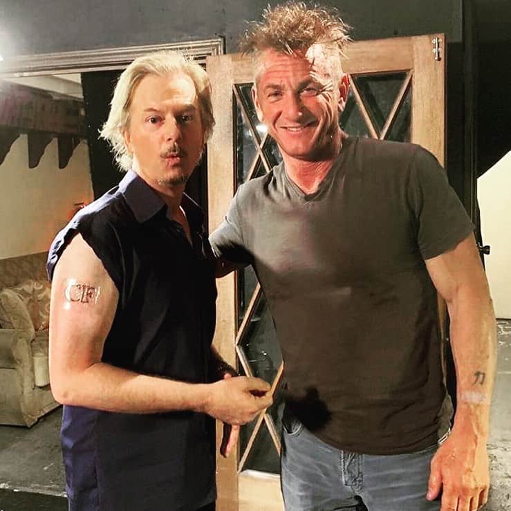 デヴィッド・スペードのインスタグラム：「We won a bad lighting award for this. Will post getting the tattoo this aft. Or watch it on @lightsout youtube」