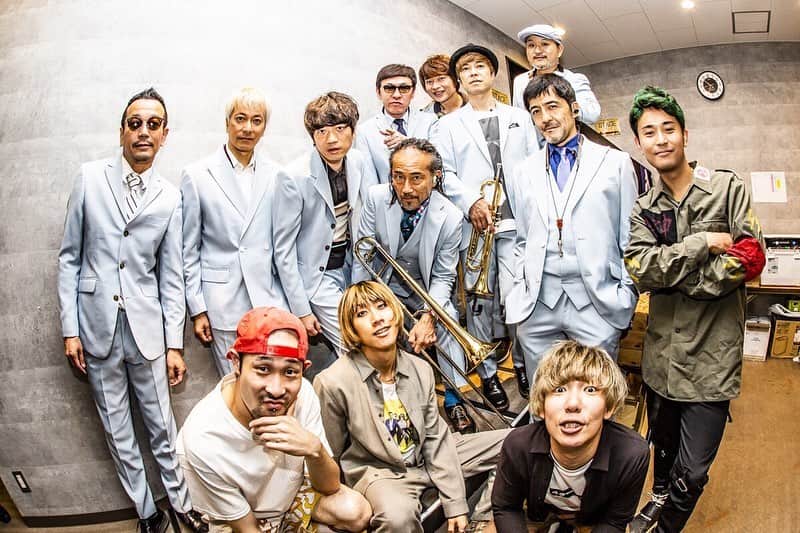 藤原広明のインスタグラム：「都会のラクダ“ホール＆ライブハウス”TOUR 2019〜立ちと座りと、ラクダ放題〜  高松festhalle w）東京スカパラダイスオーケストラ  スカパラ、そして高松のあなたにびっくらぶっ！！🦍🦍🦍🦍 photo by @cazrowAoki」
