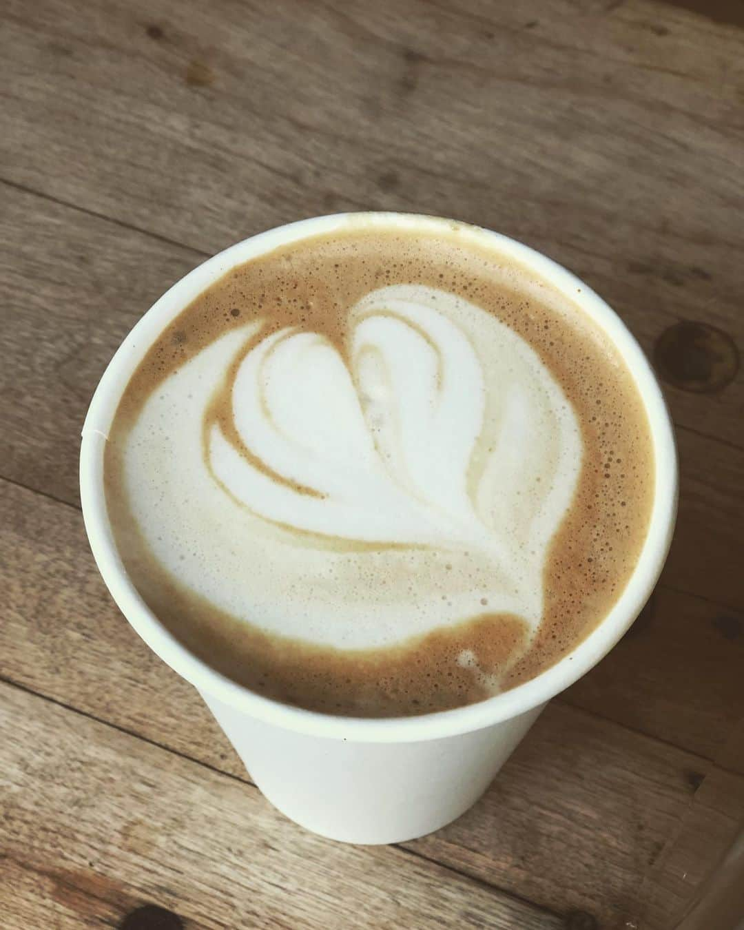 ローラ・ヴァンダーヴォートさんのインスタグラム写真 - (ローラ・ヴァンダーヴォートInstagram)「Happy Fri—- errrr, wait it’s Thursday. 🙄 Extra shot of espresso please... . . . . . . #coffee #Thursdays #feelslikefriday #tired #toronto」9月19日 23時45分 - lauravandervoort