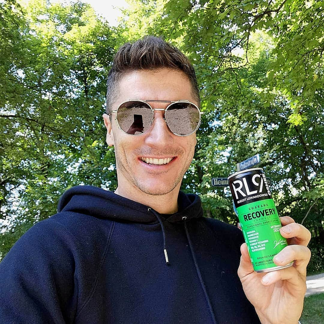 ロベルト・レヴァンドフスキさんのインスタグラム写真 - (ロベルト・レヴァンドフスキInstagram)「#AD Time for regeneration before the next challenges😉😎. My new #Recovery by @rl9pro #RL9byOSHEE 🤜🤛🙅🏻‍♂️」9月19日 23時54分 - _rl9