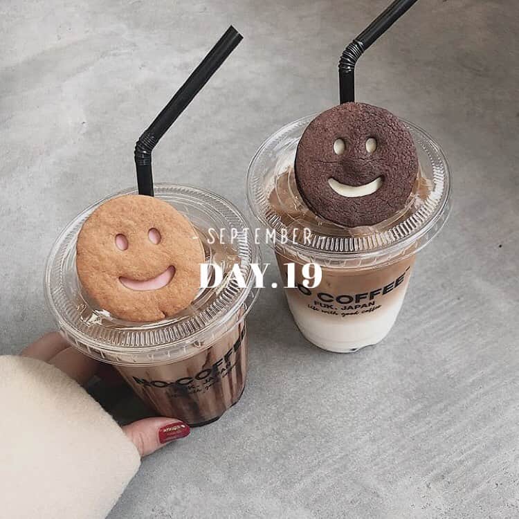のインスタグラム：「#カフェ巡り﻿ ﻿ 📍 #nocoffee (福岡)﻿ ニコちゃんマークのクッキーを﻿ セットで買えば可愛さプラス✍️🌈﻿ ﻿ #snowcam #snowアプリ #instagood #l4l #instalove #フィルター #映えスポット #インスタ加工 #今日の記録 #映え #お洒落さんと繋がりたい  #todaymood #福岡観光 #福岡カフェ #ノーコーヒー #カフェ好き」