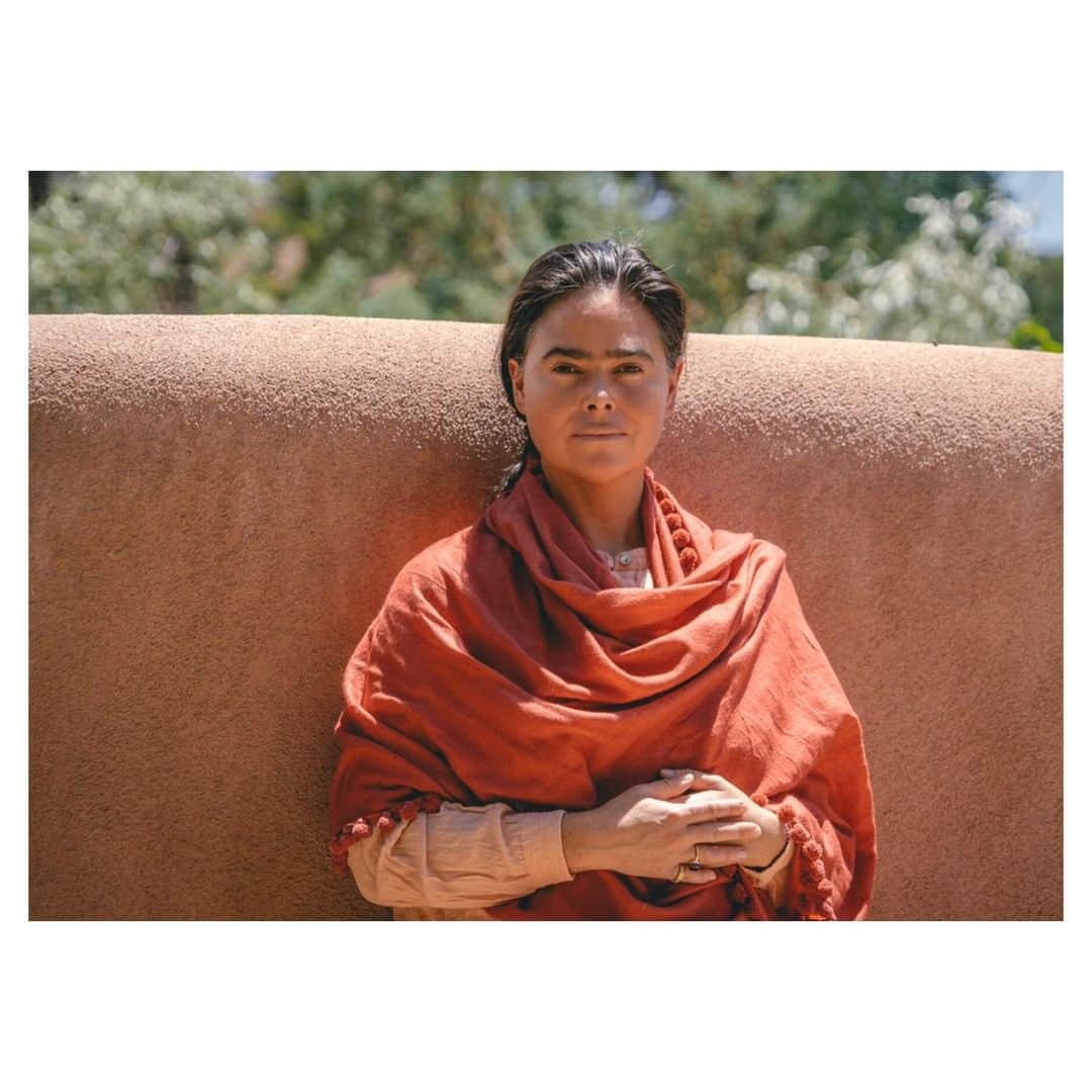 のインスタグラム：「Our Matta collection has so many beautiful pieces that make it easy to layer up this season. Shop all our new arrivals and classic pieces online and in-stores. ⁠ Seen here our Dupatta in Pompei and our Bheeti Top in Rosado. ⁠ >> link in bio for more <<⁠ #mattanewyork #mattamade #dupatta #sustainablefashion⁠⠀⁠ 📷: @fchieli ⁠」