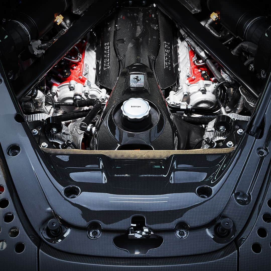 フェラーリさんのインスタグラム写真 - (フェラーリInstagram)「A closer look at the 90° V8 turbo engine capable of punching out 780 cv, with an additional 220 cv thanks to three electric motors. #FerrariSF90Stradale #Ferrari #Adrenaline #Engine #UniversoFerrari」9月20日 0時05分 - ferrari