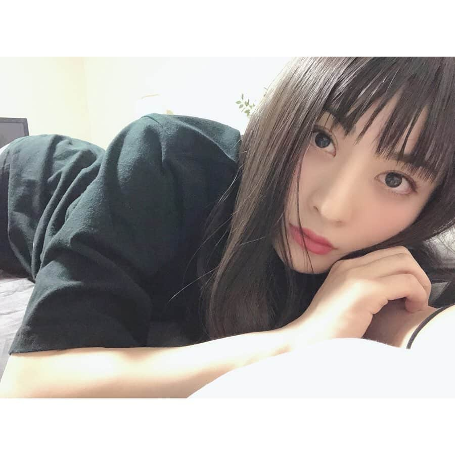 繭さんのインスタグラム写真 - (繭Instagram)「ㅤㅤㅤ ㅤㅤㅤ 20代最後になにかしたくて 3年ぶりに前髪を切りました😝✂️ ㅤㅤㅤ 絶賛大丈夫なのか？という 不安に襲われ中なので甘やかしてください😹笑 ㅤㅤㅤ 絶対的に信頼している @reno_801 の @seitarotanaka  さんに 今回もお願いして切っていただいたきました🙇🏻‍♂️ クラウドファンディングで誠太郎さんの開発した @chronocharme のシャンプー頼んだので届くのが楽しみ👐🏻 ㅤㅤㅤ #reno801 #followme #followmejp #followjp」9月20日 0時07分 - mayumayu1008