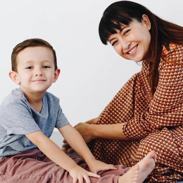 フリーディアさんのインスタグラム写真 - (フリーディアInstagram)「My sister in law just started @motherbeloved where she photographs mothers and their children in the most beautiful way. They grow up so fast and you just want to capture these precious moments with your little one! ⠀⠀⠀⠀⠀⠀⠀⠀⠀ *⠀⠀⠀⠀⠀⠀⠀⠀⠀ *⠀⠀⠀⠀⠀⠀⠀⠀⠀ *⠀⠀⠀⠀⠀⠀⠀⠀⠀ 義理の姉は、母親と子供たちを美しく方法で撮影してくれる @motherbeloved を始めました。子供達はとても速く成長するから、まだ小さい時に素敵な瞬間をキャプチャ!⠀⠀⠀⠀⠀⠀⠀⠀⠀ #allsmiles #toddlerlife #momandson #motherandchild #friedia #friediamn #everest #love #family #smiles #happy」9月20日 0時15分 - friediamn