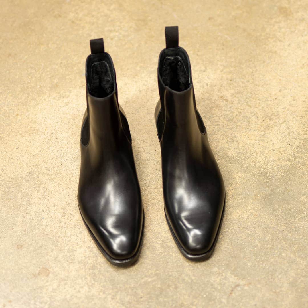 カルミナさんのインスタグラム写真 - (カルミナInstagram)「Our New GMTO, Fur-lined chelsea boots available in 12 colors! Learn more at Carmina Shoemaker website. ​​#carminashoemaker #カルミナ #carmina #goodyearwelted #menstyle #chelseaboots #handmade」9月20日 0時16分 - carminashoemaker