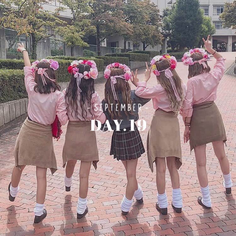 のインスタグラム：「#bff﻿ ﻿ 毎日の"かわいい"を記録しよう❤︎﻿ ﻿ 文化祭コーデ💄✨﻿ ﻿ #snowcam #snowアプリ #instagood #l4l #instalove #フィルター #青春フォトグラフ #コーデ記録  #今日のコーデ #インスタ加工 #今日の記録 #映え #お洒落さんと繋がりたい #双子コーデ #ootdfashion #ootd #文化祭tシャツ #文化祭コーデ #文化祭ヘア #文化祭」