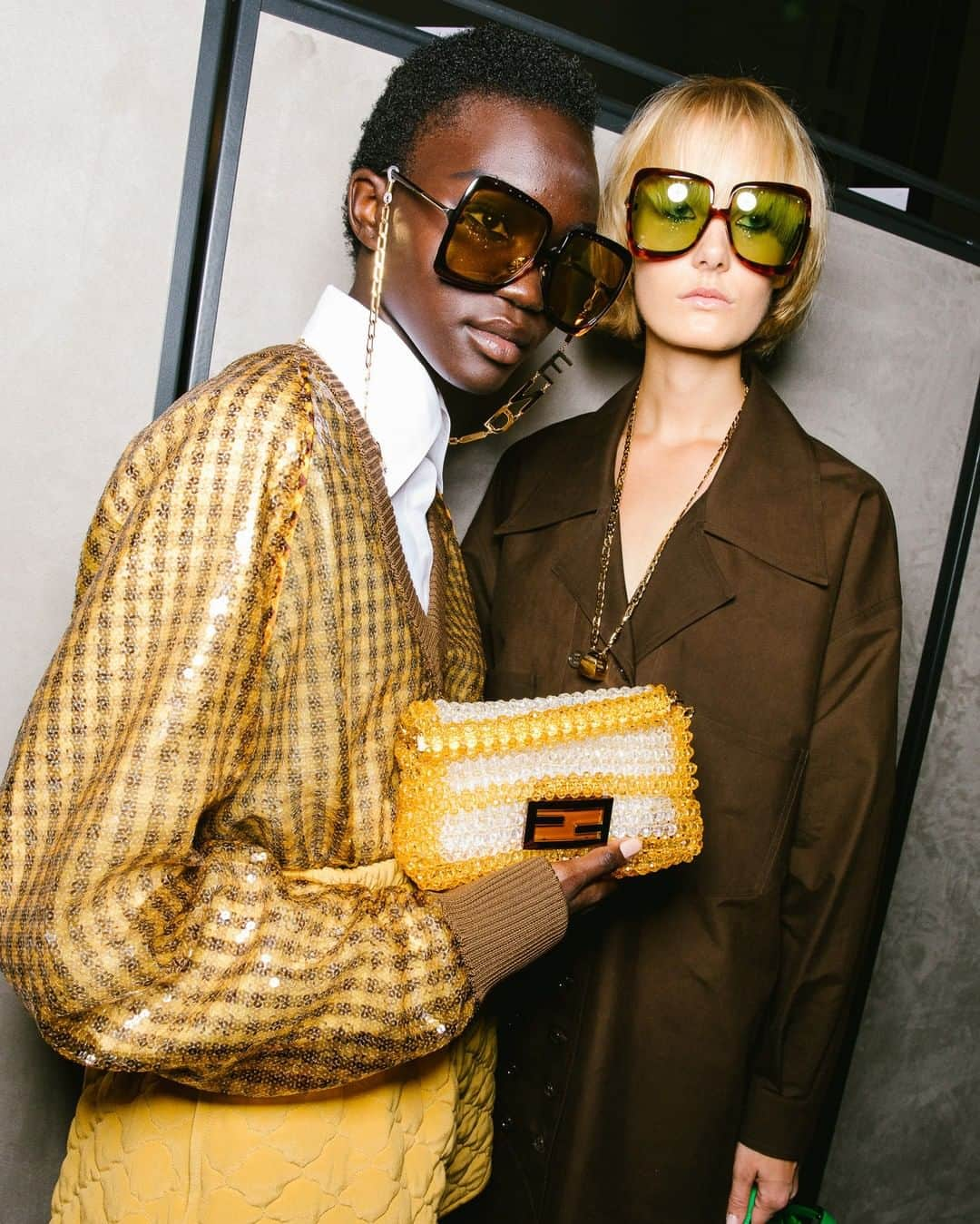 Vogue Beautyさんのインスタグラム写真 - (Vogue BeautyInstagram)「The shade is real when it comes to these oversized glasses backstage at @Fendi's #MFW Spring 2020 show. Tap the link in our bio to see every look from the runway. Photographed by @coreytenold」9月20日 0時30分 - voguebeauty