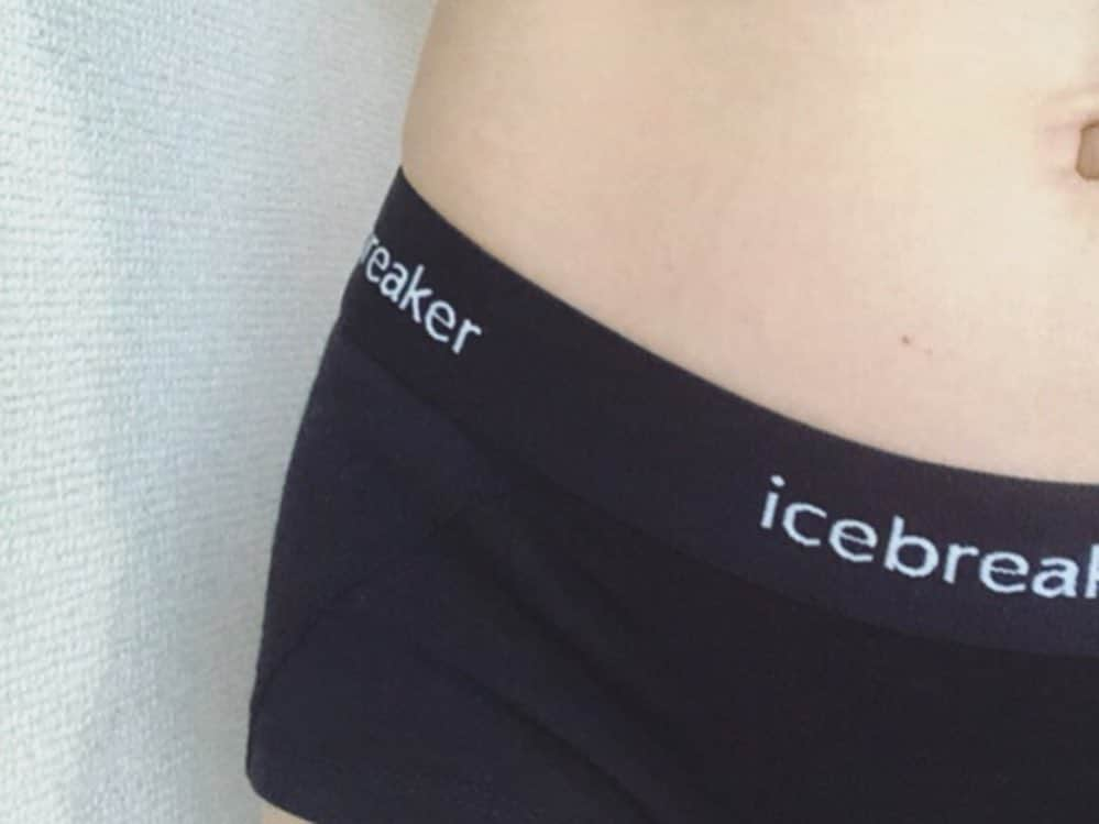 白數里子さんのインスタグラム写真 - (白數里子Instagram)「サポートしていただいている @icebreakerjp  様より、ショーツが届きました。 【SPRITE HOT PANTS】 薄くて、とてもストレッチが効いてます。 メリノウールなので、汗をかいてもさらりとしていて気持ち悪くならないので、クライミングしてる時に最高です。  汗をかいても、メリノウールだから匂わないので、キャンプの時や旅行にもオススメ！  1番肌に触れるものだから、是非試してみてほしいです😌  @icebreakerjp」9月20日 0時30分 - satopoppo1124