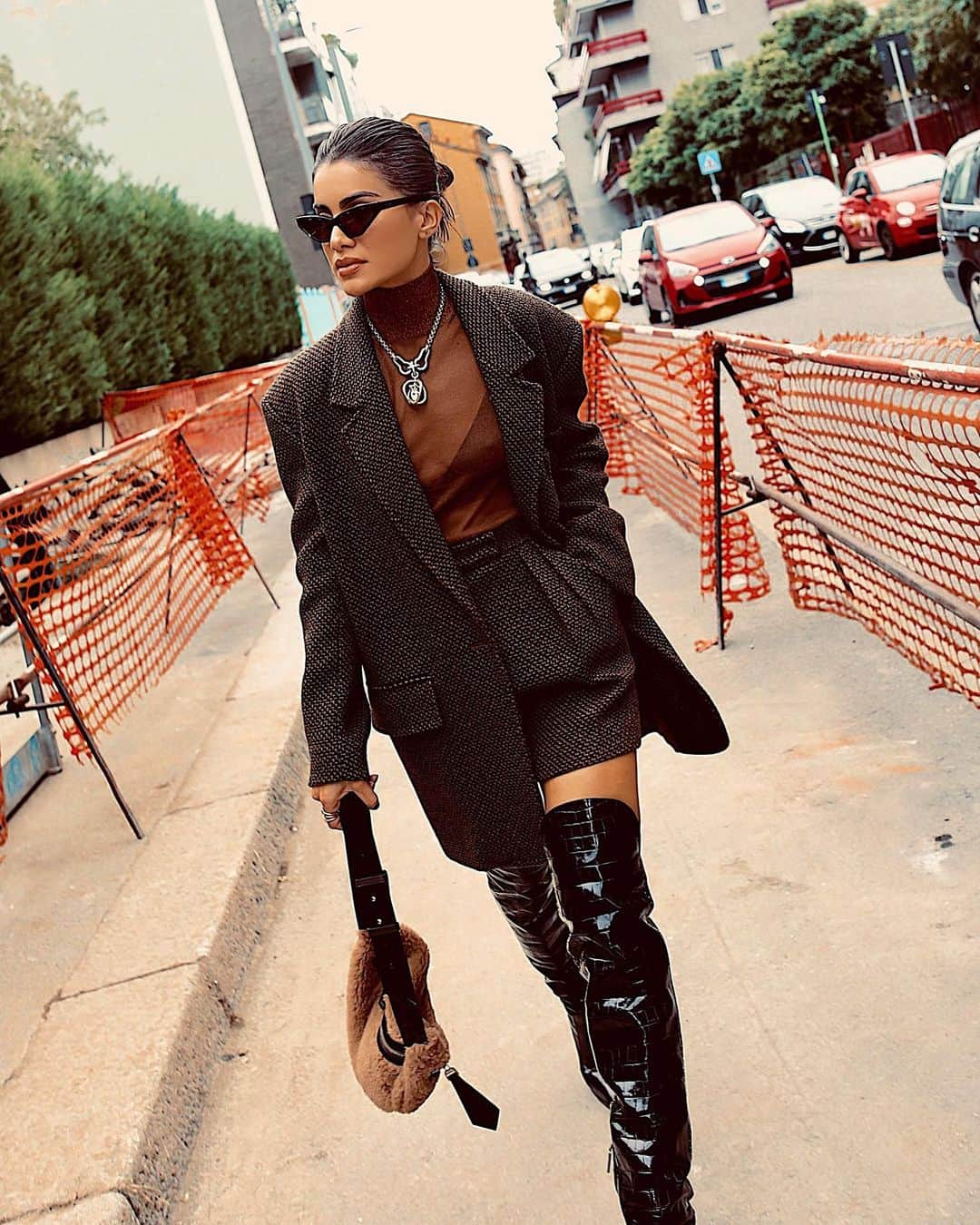 Camila Coelhoさんのインスタグラム写真 - (Camila CoelhoInstagram)「@maxmara READY! Couldn’t wait cozy coats and boots! Who’s also excited for fall? #MFW ———- Pronta pra Max Mara! Já não via a hora de usar casaco e botas! Quem também está animado pra mudança de estação? (Aí no Brasil jaja é verão né?) #lookdodia」9月20日 0時24分 - camilacoelho