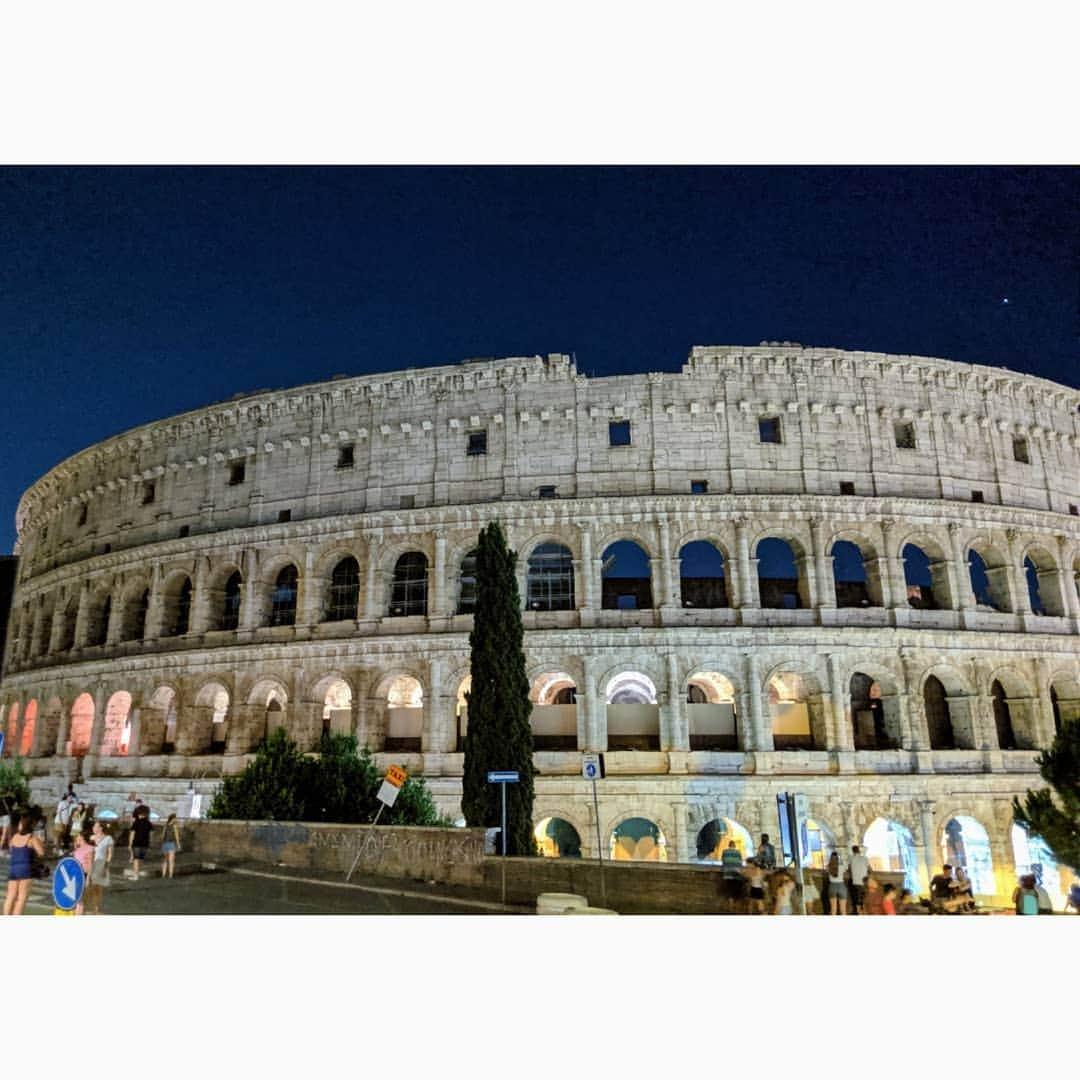 星奈津美さんのインスタグラム写真 - (星奈津美Instagram)「. 夏休みに行ったローマ＆フィレンツェ旅行🇮🇹✨ 最近、今更ながら頑張って勉強しているので英語で書いてみます🙇  I went to Rome and Florence in Italy this summer vacation.  I visited Italy for the first time,and it was a nice place. The historic buildings and art museums were wonderful and impressive. What especially impressed me was the Colosseum. Because it was built two thousand years ago and still remains. I couldn't go everywhere I wanted this time, so I want to visit Italy again.  #ローマ #フィレンツェ #ヴァチカン市国  #コロッセオ #サンピエトロ大聖堂 #ヴァチカン美術館 #フォロロマーノ #pompiのティラミス #美味しすぎた❤ #屋外美術館 #芸術の国」9月20日 0時34分 - ntm_hoshi