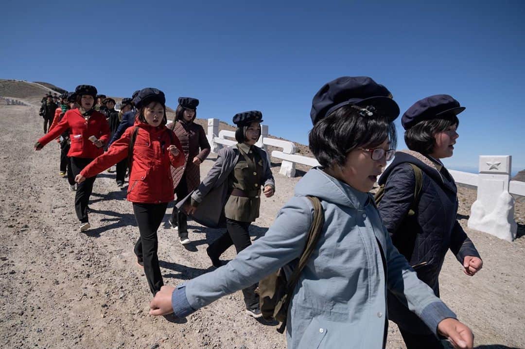 AFP通信さんのインスタグラム写真 - (AFP通信Instagram)「#AFPrepost @marielle.eudes - Holy Land - 📷 @edjonesafp #afpphoto #afp #northkorea  Guide Kim has no doubts : « welcome to our holy land ». NorthKorea: Mount Paektu, a dormant volcano straddling the frontier with China, has long been considered the spiritual birthplace of the Korean nation and is a place of pilgrimage for tens of thousands of North Koreans every year, who are trained from birth to revere their leaders. Every year 100,000 North Koreans or more are taken on study tours to the camp, the mountain, and nearby revolutionary sites where relics of operations are preserved. Dressing in khaki uniforms said to resemble guerrillas' outfits and carrying red flags, they march to the summit of the volcano. More pix on Afpforum.com」9月20日 0時35分 - afpphoto