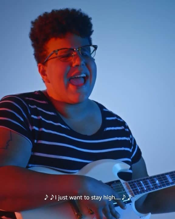 アラバマ・シェイクスのインスタグラム：「Brittany Howard (@blackfootwhitefoot) had a great conversation with the folks over at @amazonmusic for the launch of #AmazonMusicHD and gave her song “Stay High” a closer listen! Watch it now and learn more at https://amzn.to/2kITP7V」