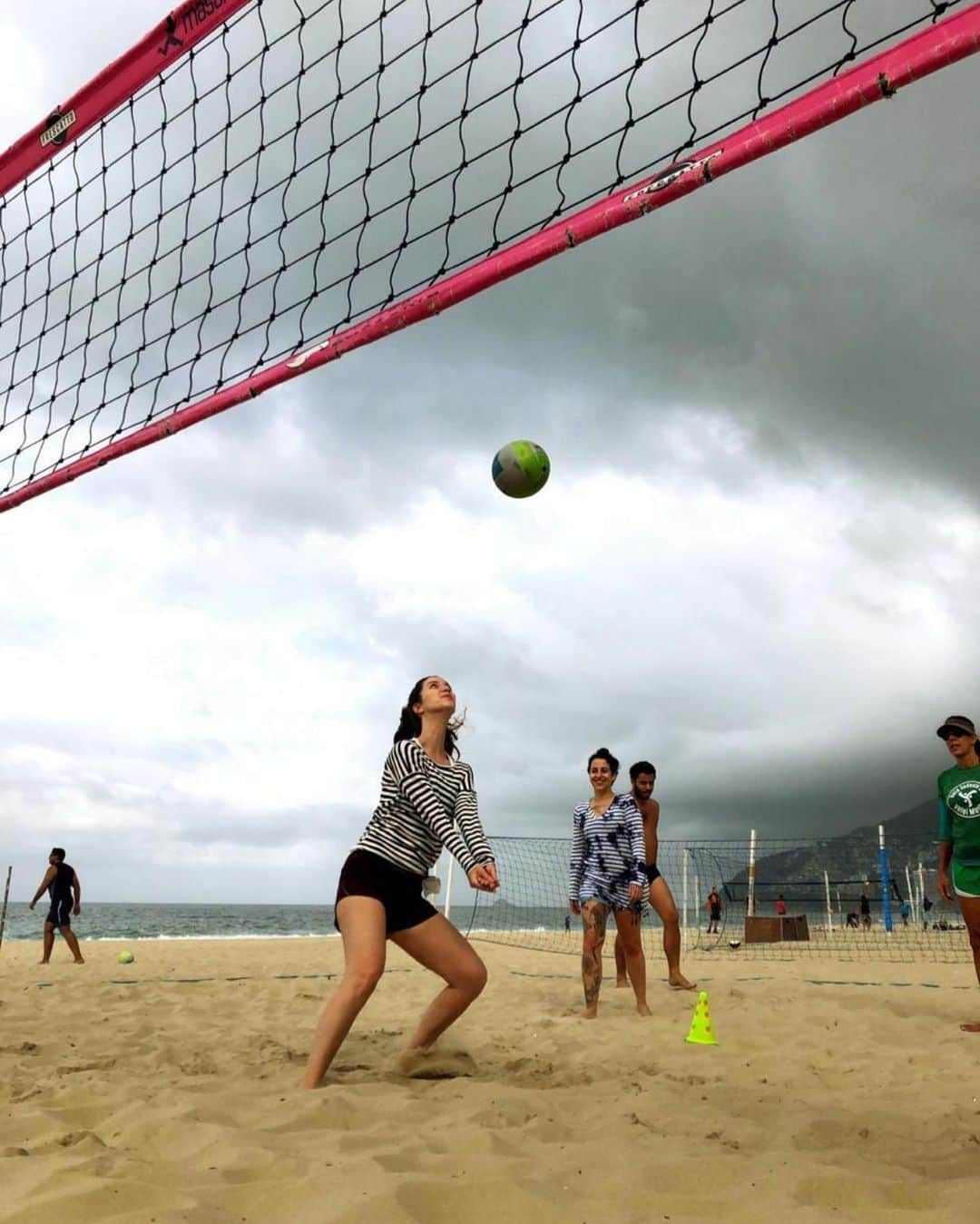 ナタリア・ディルさんのインスタグラム写真 - (ナタリア・ディルInstagram)「#tbt do mês passado 🏐」9月20日 0時53分 - nathaliadill