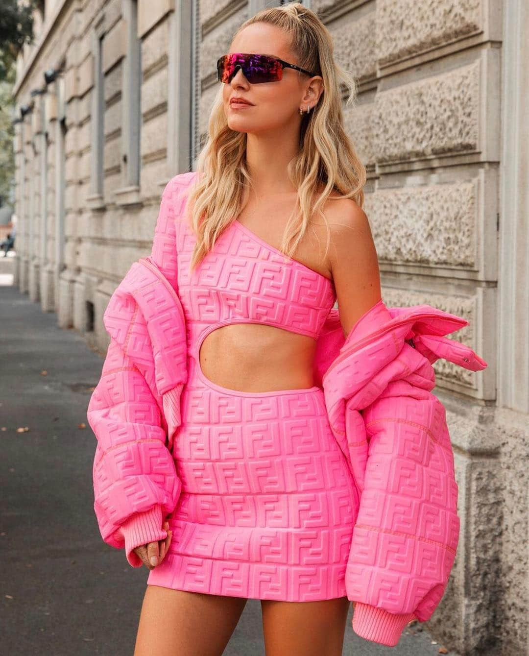 Blonde Saladさんのインスタグラム写真 - (Blonde SaladInstagram)「PINK BOMB 💥💖 #theblondesalad #chiaraferragni #fendi」9月20日 1時00分 - theblondesalad