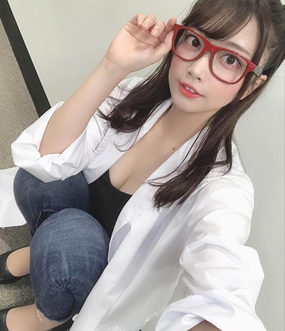 西井綾音のインスタグラム：「. 時差ヤバイけどアニサマの写真を載せてくね！w . アニサマ3日目🌸 「ボン♡キュッ♡ボンは彼のモノ♡」 #上坂すみれ  さん . . . . . Please follow me 💓💓 . . . . . . . . . #西井綾音 #白衣 #眼鏡女子 #コスプレ #コスプレイヤー  #アニサマ #アニメ好きな人と繋がりたい #なんでここに先生が #アニサマ2019 #anisama  #cosplay  #cosplaygirl #cosplayer  #pokemon #idol #animecosplay #kawaii #kawaiigirl  #coser #japanesegirl #model #anime  #lfl #likeforfollow #l4l #角色扮演  #粉我 #动漫 #코스프레」