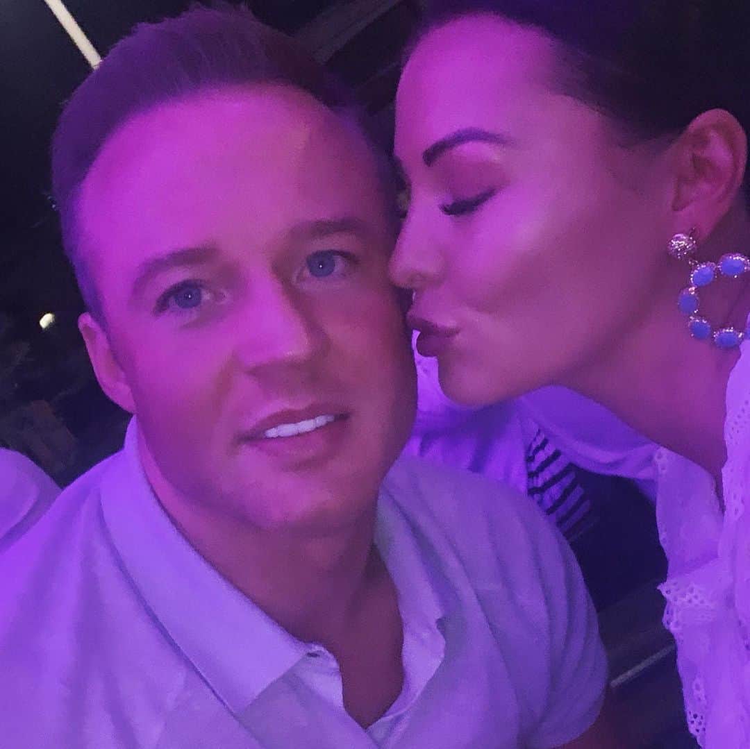Jessica Wrightさんのインスタグラム写真 - (Jessica WrightInstagram)「Ending the summer on a massive high, another amazing trip filled with love & laughter as always 💖🍹🍾🍝☀️🌍👙👫」9月20日 1時23分 - jesswright77