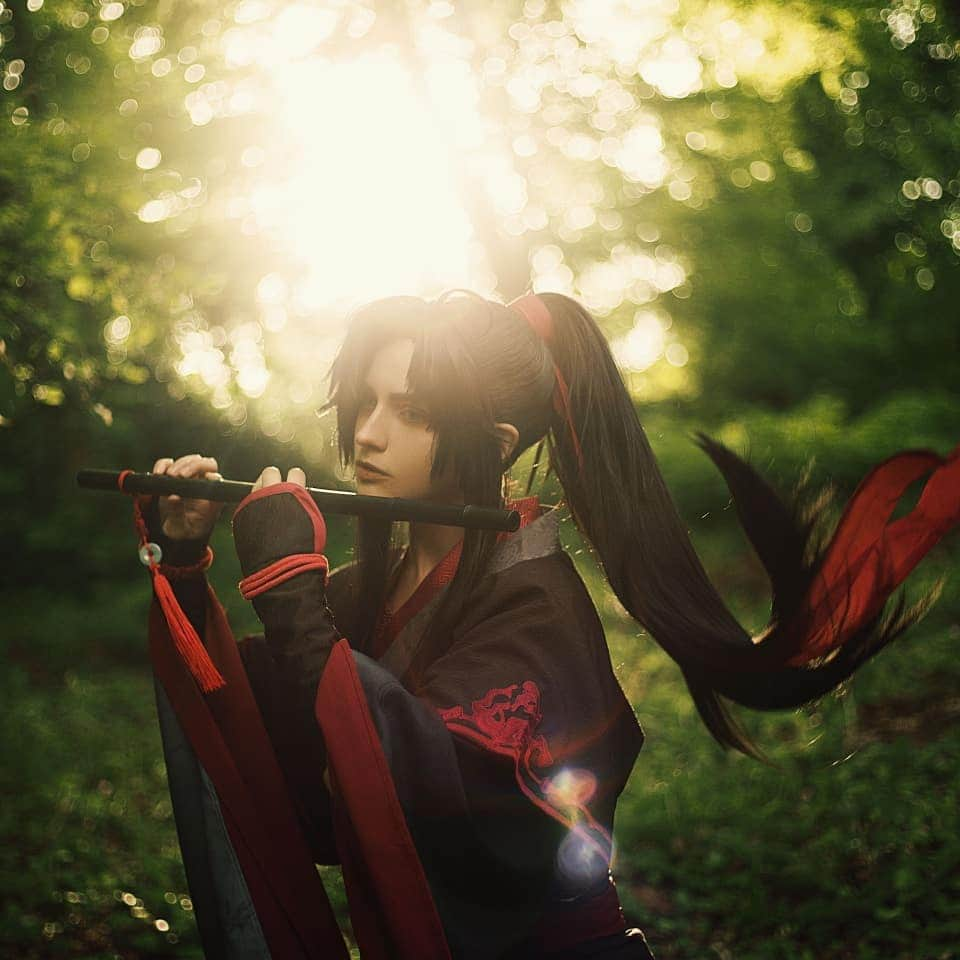 Gesha Petrovichさんのインスタグラム写真 - (Gesha PetrovichInstagram)「Full wallpapers on my Patreon 😉 #modaozushi #weiwuxian 😏 Ph: @steeveliphoto✌️ Help @gin_kojiro @_kin_kojiro_ 💕 #mdzs #weiying #cosplay #geshacoser」9月20日 1時22分 - petrovichgesha