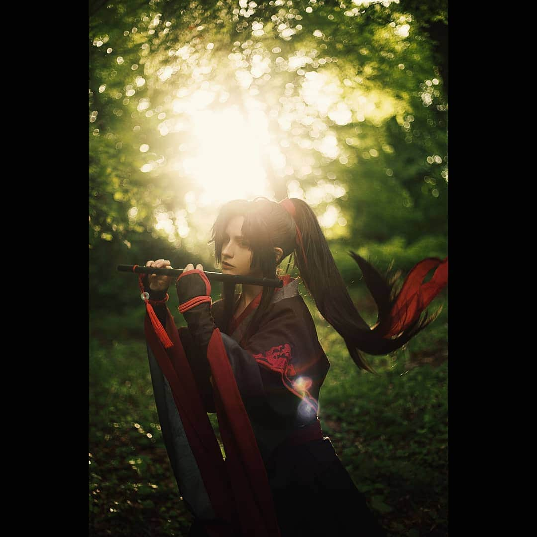 Gesha Petrovichさんのインスタグラム写真 - (Gesha PetrovichInstagram)「Full wallpapers on my Patreon 😉 #modaozushi #weiwuxian 😏 Ph: @steeveliphoto✌️ Help @gin_kojiro @_kin_kojiro_ 💕 #mdzs #weiying #cosplay #geshacoser」9月20日 1時22分 - petrovichgesha