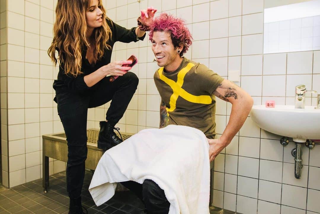 ジョシュ・ダンのインスタグラム：「good to dye young in europe」
