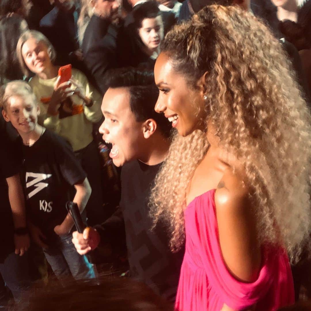 レオナ・ルイスのインスタグラム：「One of my favorite people 🙌🏾✨ @kodileerocks #heckyeah」