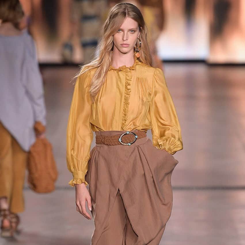 アビー・チャンピオンのインスタグラム：「@albertaferretti during #mfw , thank you 🧡 @pg_dmcasting」