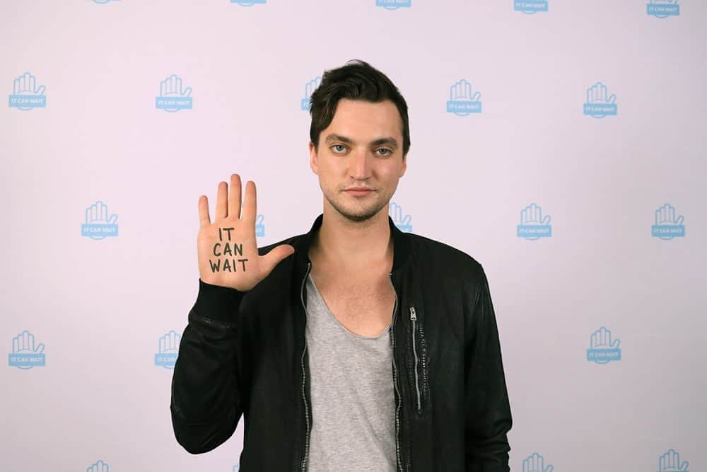 リチャード・ハーモンのインスタグラム：「There are no excuses for distracted driving. Join myself and many others by taking the pledge at ItCanWait.com  @att #itcanwait #ad」