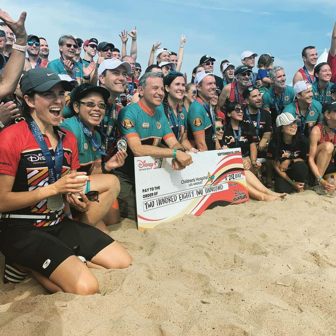 カーラ・ソウザさんのインスタグラム写真 - (カーラ・ソウザInstagram)「Got the chance to be on the Disney team for the @nauticamalibutri for the 4th year in a row last weekend. More than $1.3 million dlls were raised for @childrensla pediatric cancer research! Thanks to everyone who made it happen and keep giving hope to so many families. #nauticamalibutri #triathlon  Tuve la oportunidad de participar por 4ta vez en el triathlon de Malibu este fin de semana pasado, con la finalidad de recuadrar fondos para los niños con Cáncer. Quiero agradecerle a todos los voluntarios y la gente que hizo que este evento llene de esperanza a tantas familias. 🙏🏼❤️ Me encontré con varios paisanos mexicanos haciendo la carrera lo cual lo hizo aún más especial! 🇲🇽 💪🏽😎」9月20日 7時18分 - karlasouza