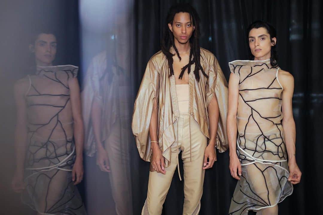 スリーアズフォーのインスタグラム：「“Human plant” spring summer 2020 backstage pictures by @schohaja featuring: @zenduh & @maxima_cortina Thank you everyone that was a part and helped to make our show #threeasfour happen: casting @barbarapfister @style360nyfw @klarna @klarna.usa @skechers @rado @jvincentmakeup @nymbrands sound: @benbrunnemer  animation film/ show visuals @brainclosed @georgiastudio production @isewhitestylist @marcelokrasilcic studio team : @autumnbeckens [Studio Team] Nina, Alex, Yi Hsuan, Viola, Sarah, Lilly, Wen-Shin, Yuchen, Michelle,Samyukta, Dante, Laureline, Chandler, Natalia, Annie, Paolo, Mark , Ti and Philip wyatt , @showroomseven @mandieerickson all our beautiful models and their agents and the universe ! 🙏🏻🙏🏻🙏🏻 #humanplant #human #plant #ss2020 #nyfw #fashionweek #fashionweeknyc #backstage #threeasfour」