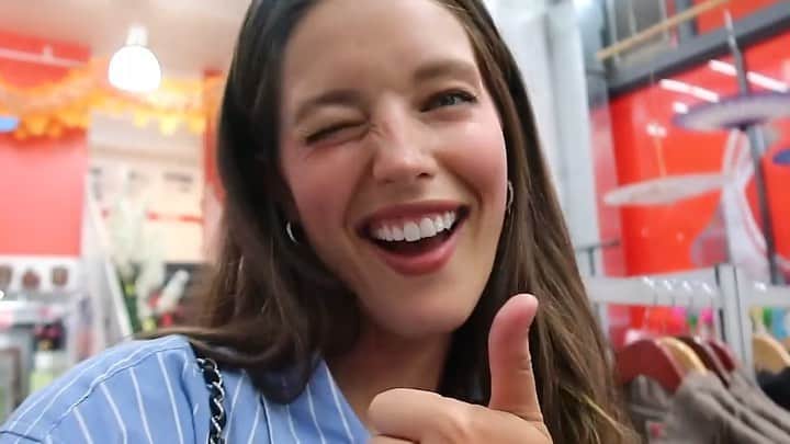 エミリー・DiDonatoのインスタグラム：「NYFW VLOG IS LIVE! Come behind the scenes of #NYFW with me! Link in BIO! 💃🏻」