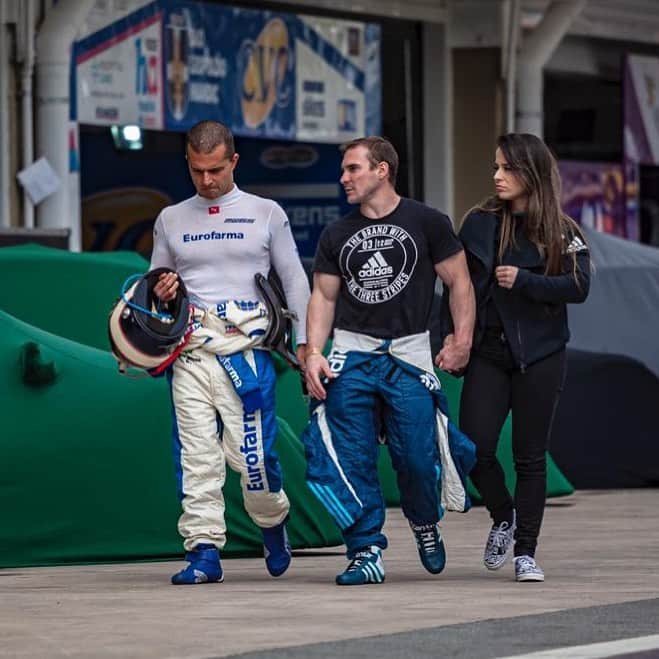 のインスタグラム：「E o #tbt de hoje foi o convite de meu grande amigo @maxwilson para a corrida do bem do @institutoingohoffmann. 🏎🏎」