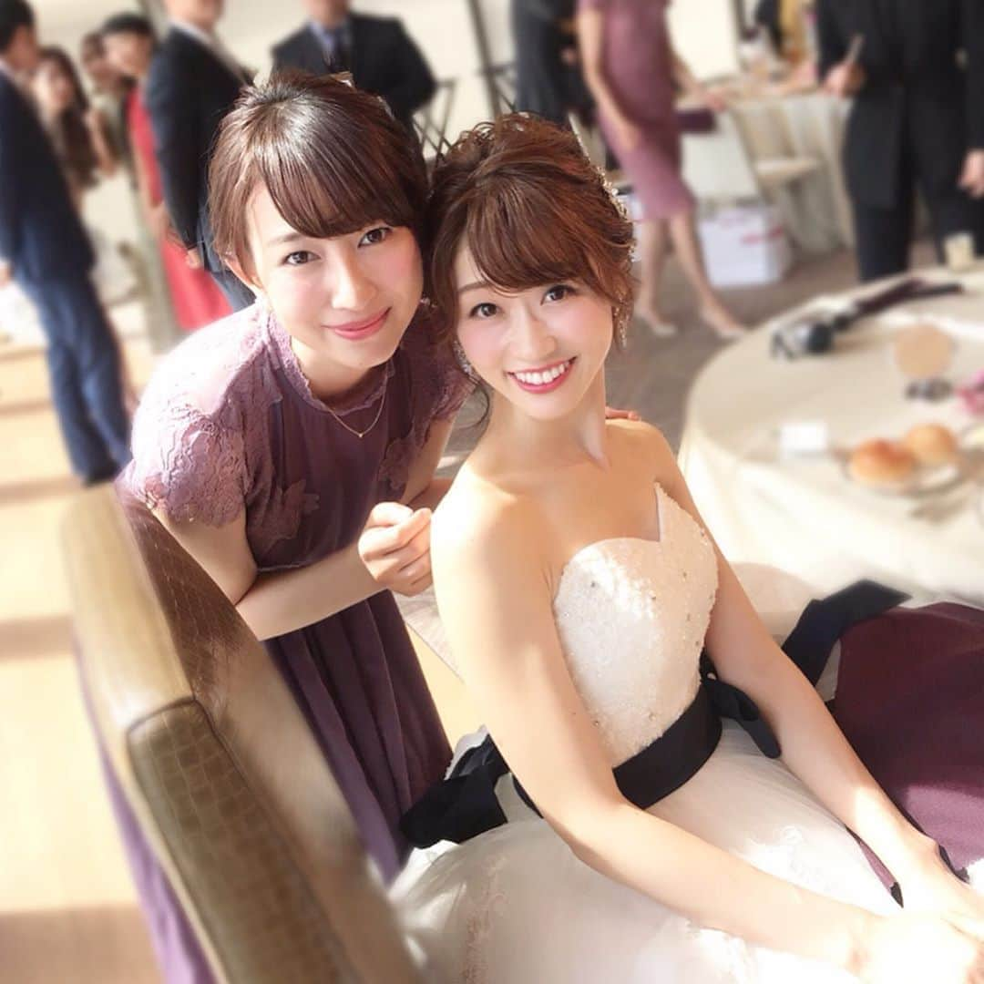 下田奈奈さんのインスタグラム写真 - (下田奈奈Instagram)「* リアルプリンセス結美ちゃん👰💕﻿ あぁ…本当に眼福過ぎました…🙈💍﻿ ﻿ 何度思い出しても幸せな気持ちになる🥺💓﻿ ﻿ 白のドレスもラベンダー色のドレスも最高に似合ってて可愛いの嵐が本当に鳴り止まない会場🙊💓笑﻿ 前撮りのアルバムと当日のムービーを写真集とDVDにして販売してほしい…😭笑 ﻿ 旦那さんもご家族もご友人もみんな温かい人﻿ ばかりで本当に素晴らしい式と披露宴でした😭💓﻿ ﻿ 初のひとり出席でドキドキでしたが、﻿ 勇気を出して参列させてもらって良かった🥺💕﻿ ﻿ ﻿ #ハッピーウエディング #結婚式 #happywedding #披露宴 #世界一可愛い花嫁 #リアルプリンセス #リアルお姫様 #ウエディングドレス #結婚式ドレス #お似合い夫婦 #美男美女夫婦 #グランドハイアット東京 ﻿#可愛すぎる花嫁 #wedding」9月20日 2時19分 - shimodanana