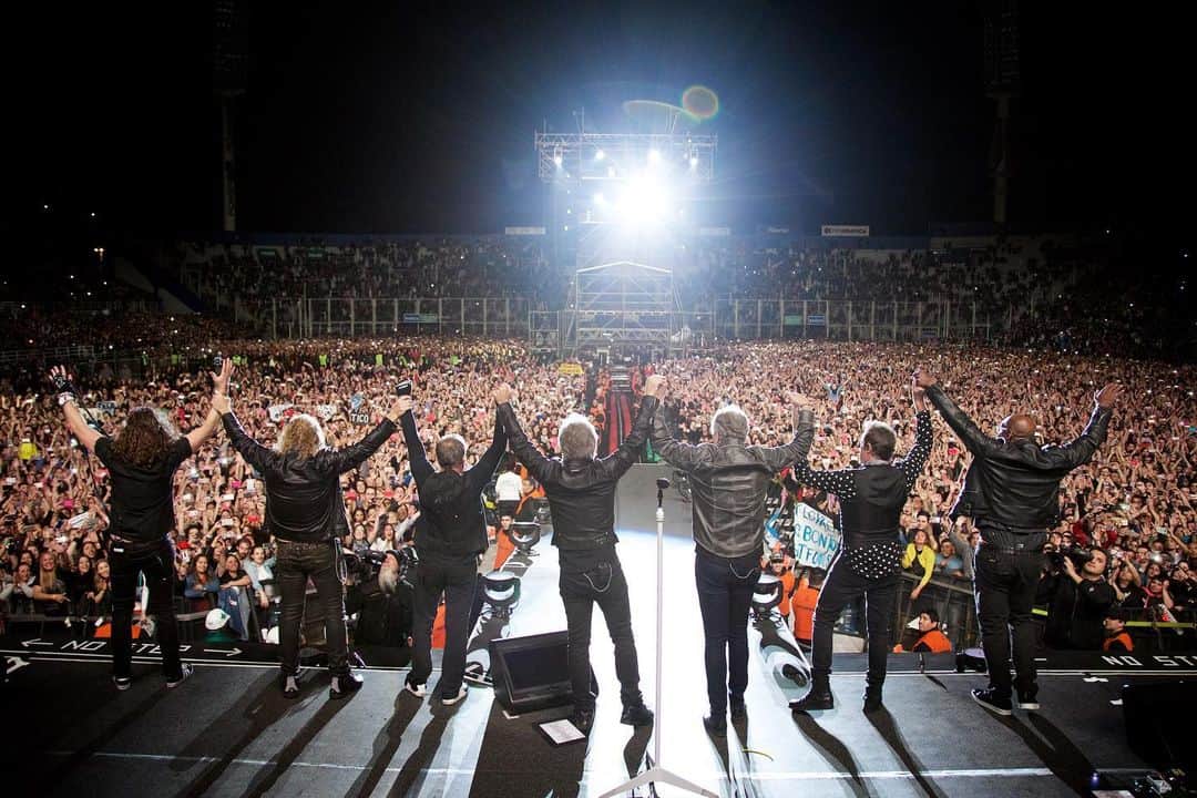 Bon Joviさんのインスタグラム写真 - (Bon JoviInstagram)「Three more days to #SouthAmerica 🙌 #thinfstour 📷: @davidbergman (Buenos Aires ‘17)」9月20日 2時19分 - bonjovi