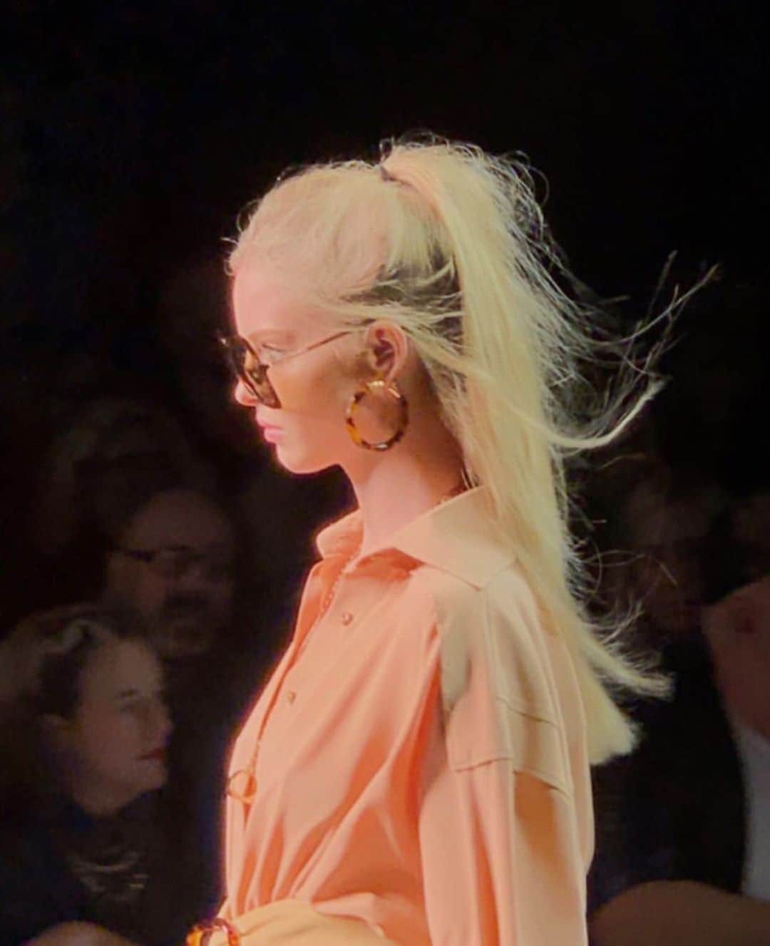 アビー・チャンピオンのインスタグラム：「was so excited to be a part of this show 💛 @fendi today  @samuel_ellis @pg_dmcasting」