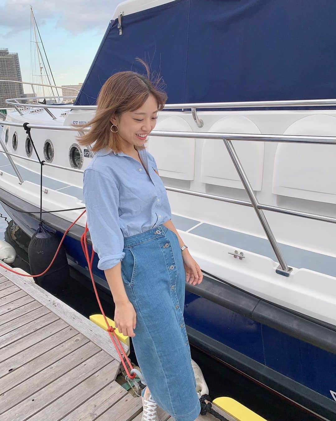 本橋優華のインスタグラム：「おシャツが着れる季節^_− ラルフローレンはだいたいボーイズ派です。 コンバースのこのカラー無くて札幌でゲット。  #autumn#fashion#shirt#polo#poloralphlauren#ralphlauren#uniqlo#skirt#gooditem#shose#converse#tokyo#シャツ#ラルフローレン#ユニクロ#コンバース」