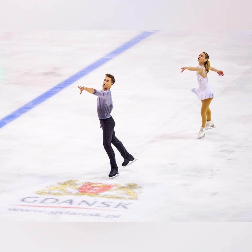 ISUグランプリシリーズさんのインスタグラム写真 - (ISUグランプリシリーズInstagram)「🔢 Junior Grand Prix 2019 - Baltic Cup Gdansk  Standings after the Pairs Short Program:  1⃣  @panfilova__a.s / @rylov.d 🇷🇺 - 2⃣  @kate_finster14 / @nagybalu 🇺🇸 - 3⃣ @anni_kamaria / Robert Kunkel 🇩🇪 --- #⃣ #JGPFigure #FigureSkating 📸: @jmfotoz」9月20日 2時52分 - isufigureskating_x