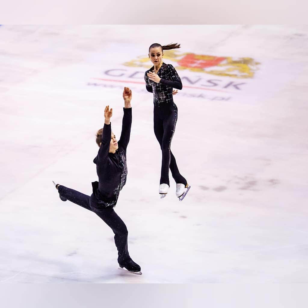 ISUグランプリシリーズさんのインスタグラム写真 - (ISUグランプリシリーズInstagram)「🔢 Junior Grand Prix 2019 - Baltic Cup Gdansk  Standings after the Pairs Short Program:  1⃣  @panfilova__a.s / @rylov.d 🇷🇺 - 2⃣  @kate_finster14 / @nagybalu 🇺🇸 - 3⃣ @anni_kamaria / Robert Kunkel 🇩🇪 --- #⃣ #JGPFigure #FigureSkating 📸: @jmfotoz」9月20日 2時52分 - isufigureskating_x