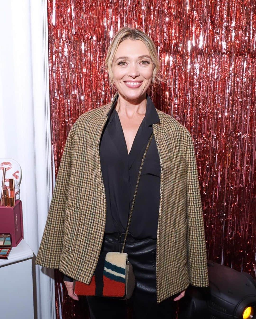 シャーロット・ティルベリーさんのインスタグラム写真 - (シャーロット・ティルベリーInstagram)「Darlings, what an INCREDIBLE night at my @sephorafrance LAUNCH PARTY at the HOUSE OF TILBURY in Paris!!! THANK YOU so much to everyone who joined me tonight to celebrate this milestone for my AWARD-WINNING brand!!! I loved meeting so many new GORGEOUS faces!! Don’t forget to share your photos with me using @ctilburymakeup and #CharlotteTilbury #SephoraLovesCharlotteTilbury!! 📸 ❤️💫💄💋」9月20日 3時33分 - charlottetilbury