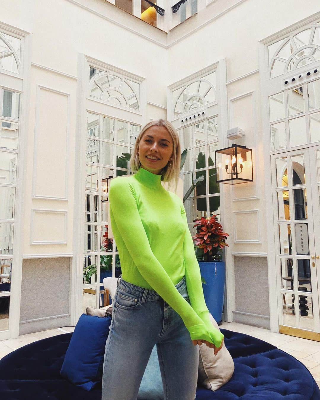 レナ・ゲルケさんのインスタグラム写真 - (レナ・ゲルケInstagram)「Anzeige| Love Love Love this colour 😍 found this amazing little boutique hotel last week in the centre of Madrid in the coolest location and amazing interior 😍」9月20日 3時27分 - lenagercke