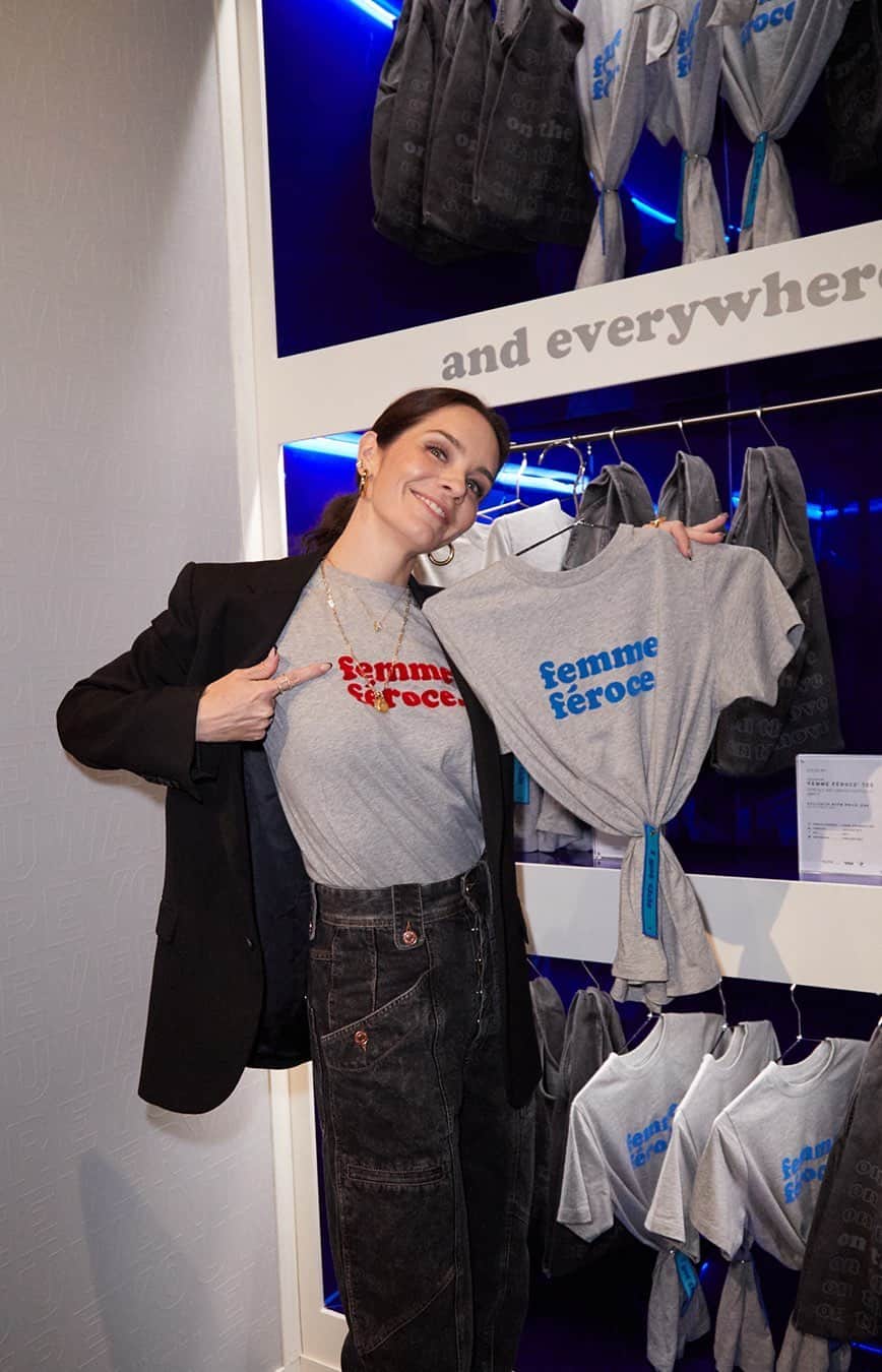 Fashion Weekのインスタグラム：「#NYFW and @Visa_US are collaborating with female-founded brands to support and empower women. Together, we have teamed up with @soldout.nyc founder @kianevonm to create limited-edition t-shirts that were available exclusively during fashion week. Learn more about the collaboration. #FashionIsChanging #Sponsored」