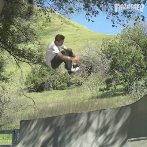 スラッシャーのインスタグラム：「OUT THERE with @mikeanderson 🐐 Now playing on ThrasherMagazine.com 📡 🎬 @waylonboner」