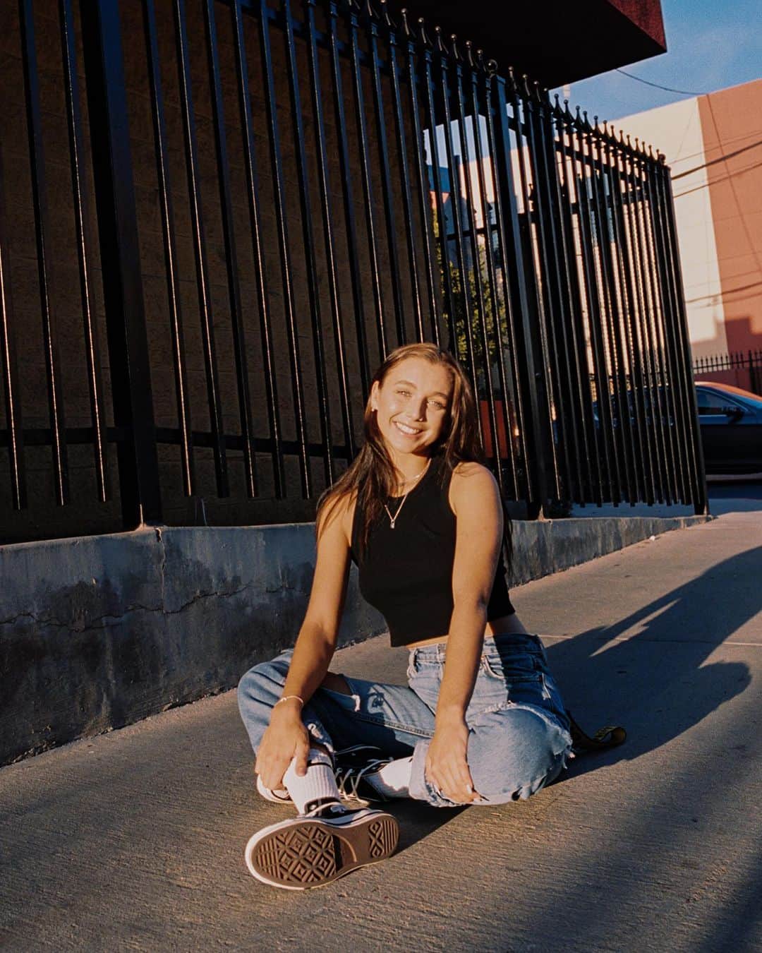 Bryant Eslavaさんのインスタグラム写真 - (Bryant EslavaInstagram)「we pulled over to take these photos during golden hour // @emmachamberlain ✨」9月20日 3時37分 - bryant